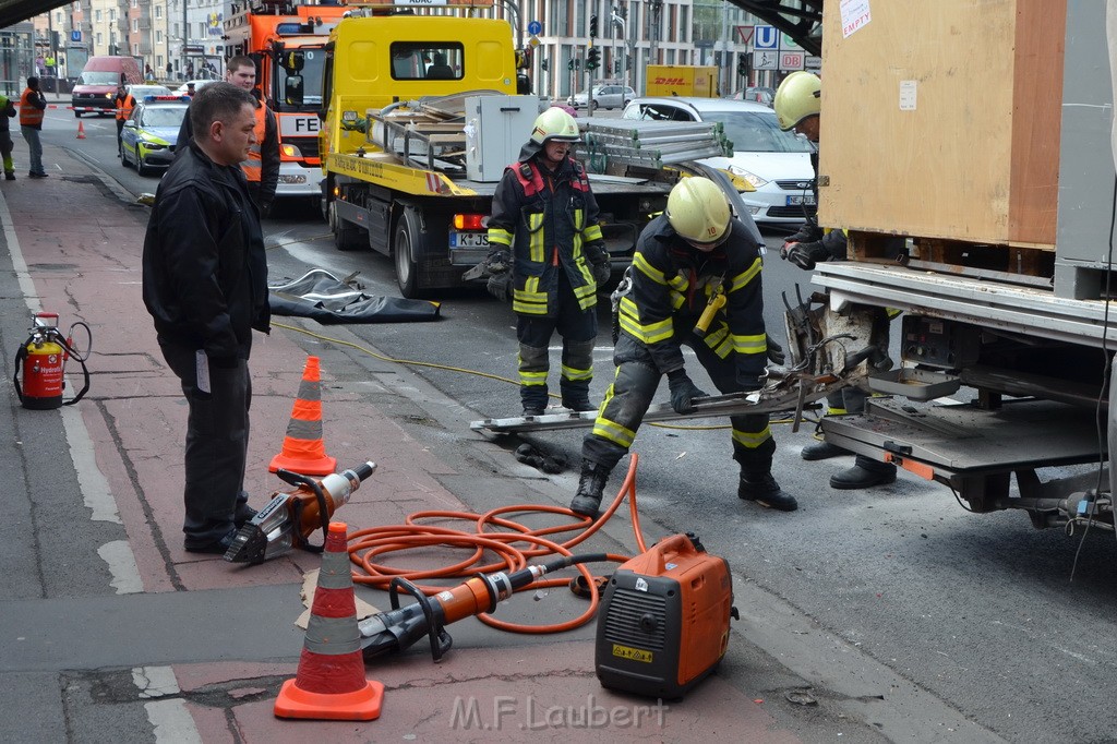 LKW Bruecke Koeln Deutz Opladenestr Deutz Muelheimerstr P144.JPG - Miklos Laubert